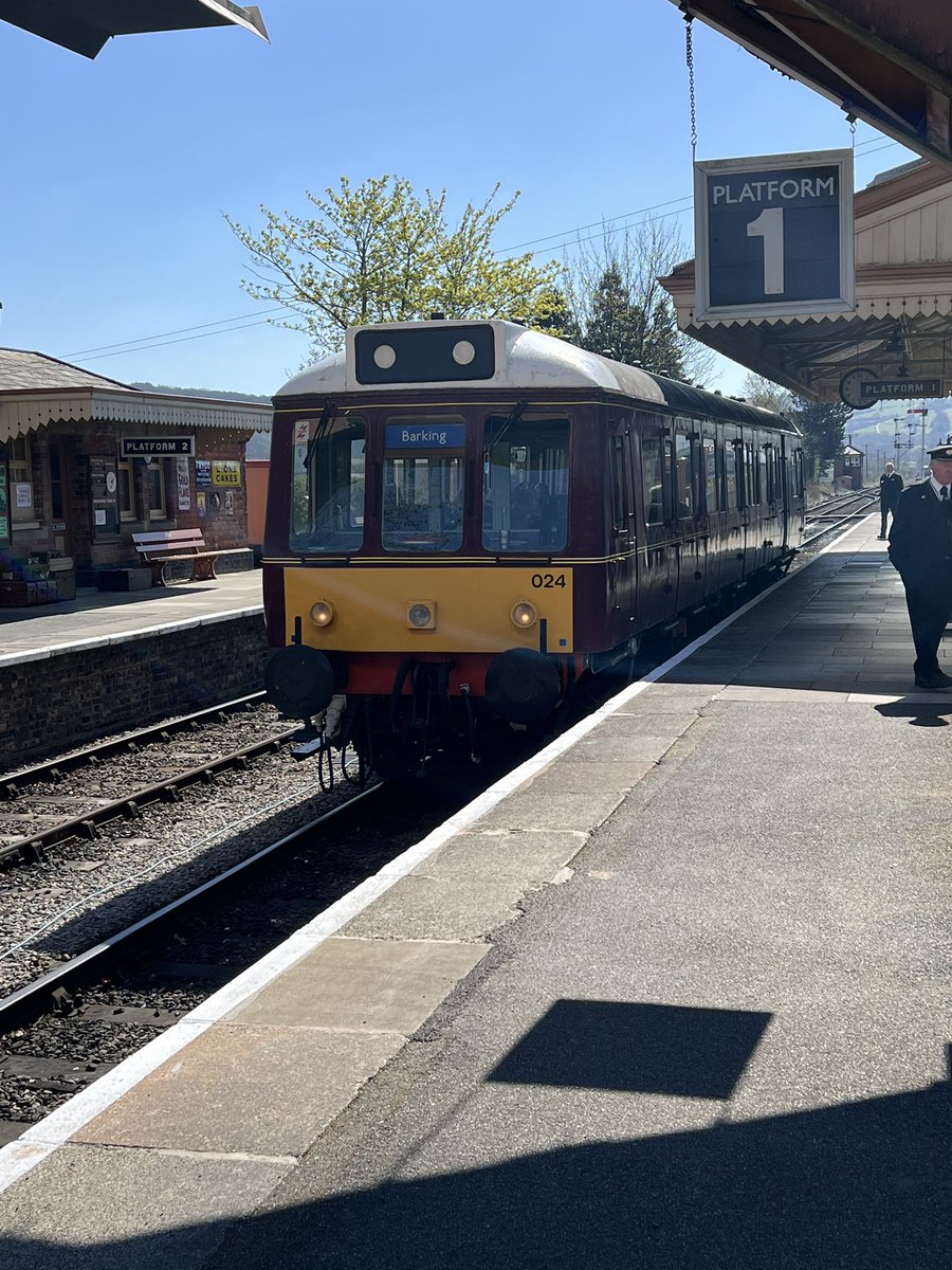 Tony Boston (@highspeedtony) on Twitter photo Bit of fun with the destination blinds. Gone for North London today, Gospel Oak-Barking 😁<a href="/GWSR/">Gloucestershire Warwickshire Railway</a> <a href="/GWSRDiesels/">GWSR Diesels</a> Bit of fun with the destination blinds. Gone for North London today, Gospel Oak-Barking 😁<a href="/GWSR/">Gloucestershire Warwickshire Railway</a> <a href="/GWSRDiesels/">GWSR Diesels</a>