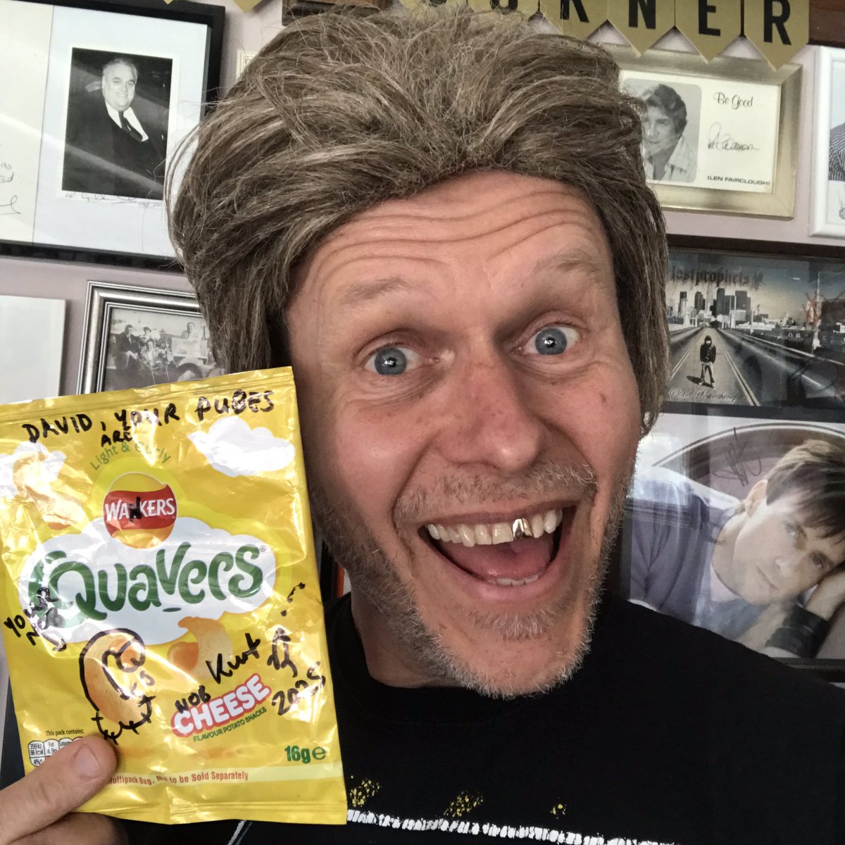 Thank you to all of you who visited the Kuntshop over the weekend and congrats to David from the Wirral who (despite attempted bribes from elsewhere) was picked at random to win the signed Quavers packet (minus Quavers, which I ate)