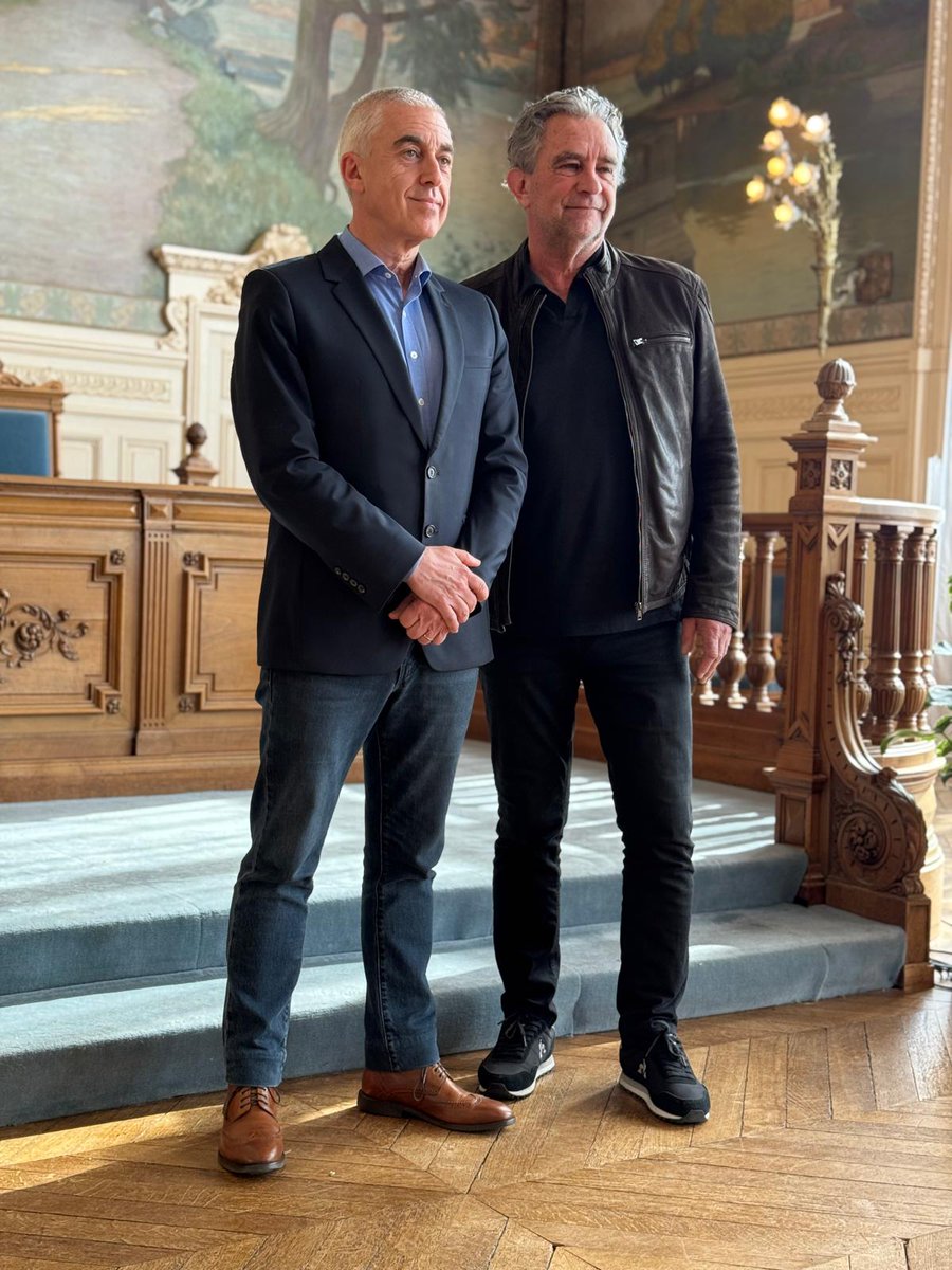 ⚽️Réunion en Mairie avec la légende du football Dominique Rocheteau, surnommé "l'ange vert". Formidable joueur de Saint-Étienne dans les années 70 avec l'épopée européenne des verts. Également international Français, avec les coupes du monde 78 et 82.