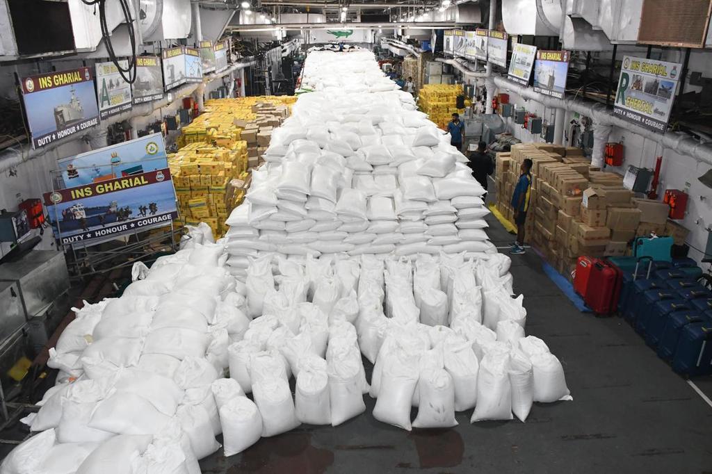 indiannavy's tweet photo. #OperationBrahma
Further bolstering ongoing relief efforts, #INSGharial with substantial relief material weighing approx 440 tons including rice, edible oil and medicines left from Visakhapatnam for Yangon, #Myanmar, on #01Apr 25.
🇮🇳-🇲🇲 #BridgesofFriendship
@IndiainMyanmar @IN_HQENC