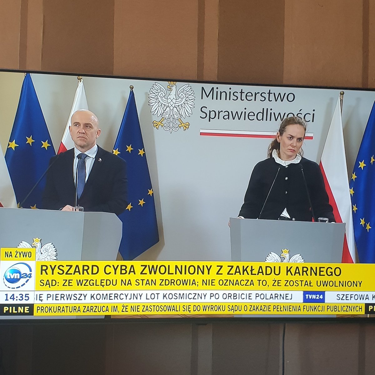 Cyba nie jest na wolności. Jest w zamkniętym oddziale szpitala psychiatrycznego.
<a href="/pisorgpl/">Prawo i Sprawiedliwość</a> dotarło?