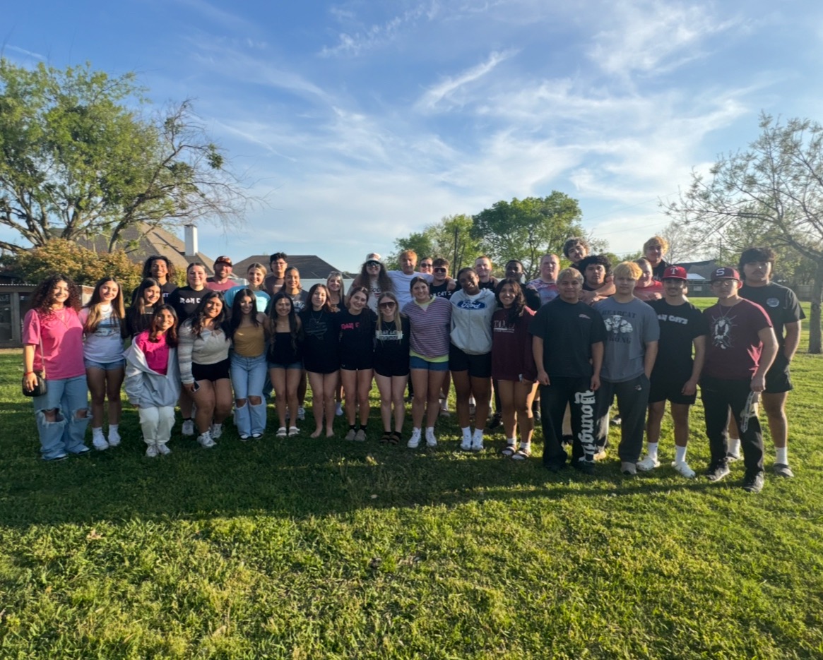 SHBearcatPL's tweet image. Powerlifting season officially ended last night with the Annual Iron Cats Party!  I was always blessed with a great group of lifters this season!  They were finally able to throw me in!  Seniors will be missed, but you have set the bar for the future!