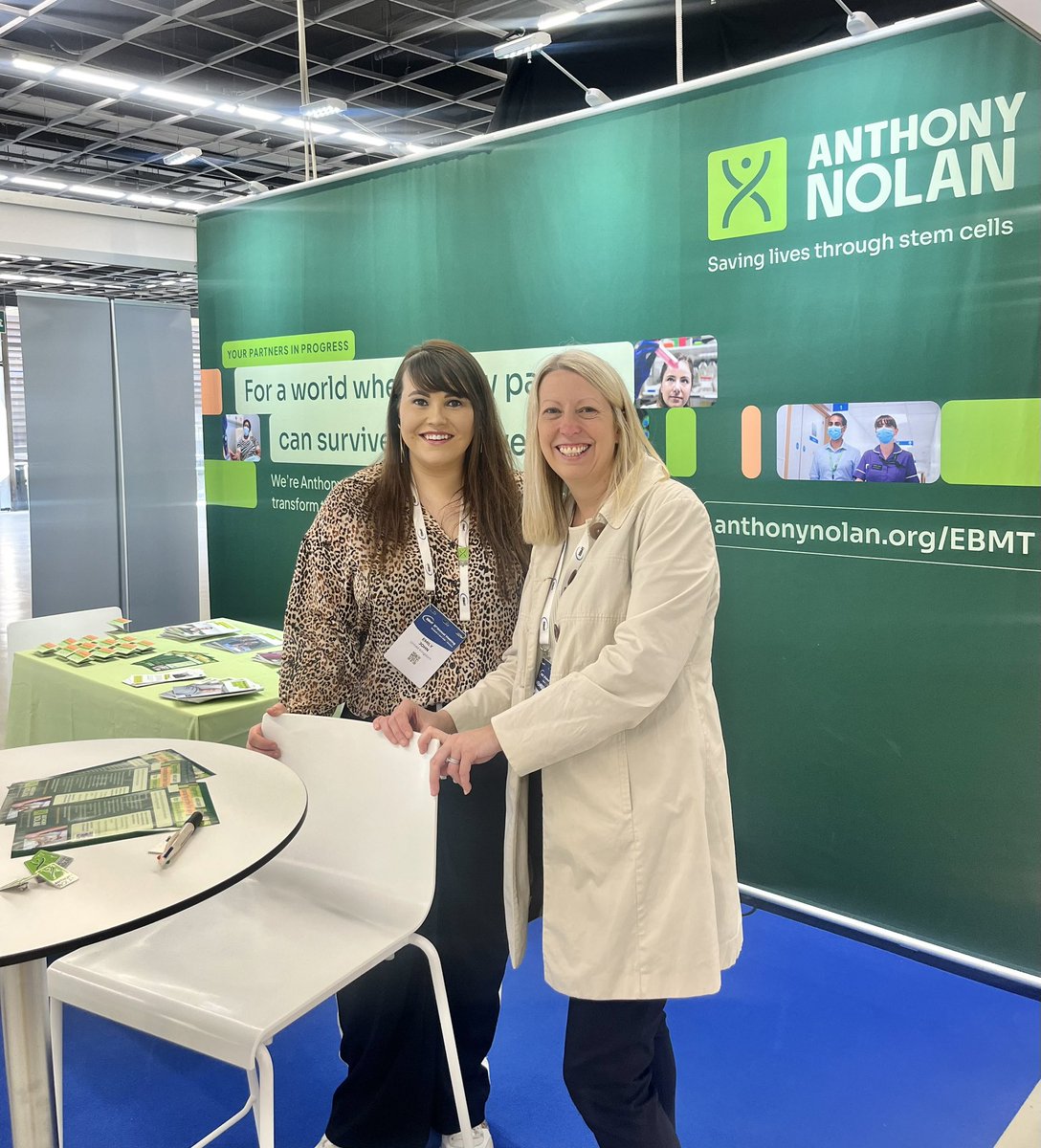 Welsh visitors to the <a href="/AnthonyNolan/">Anthony Nolan</a> stand 🏴󠁧󠁢󠁷󠁬󠁳󠁿🇮🇹#EBMT25