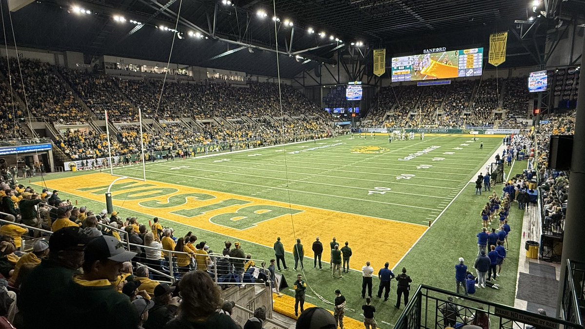 College Football Campus Tour tweet media