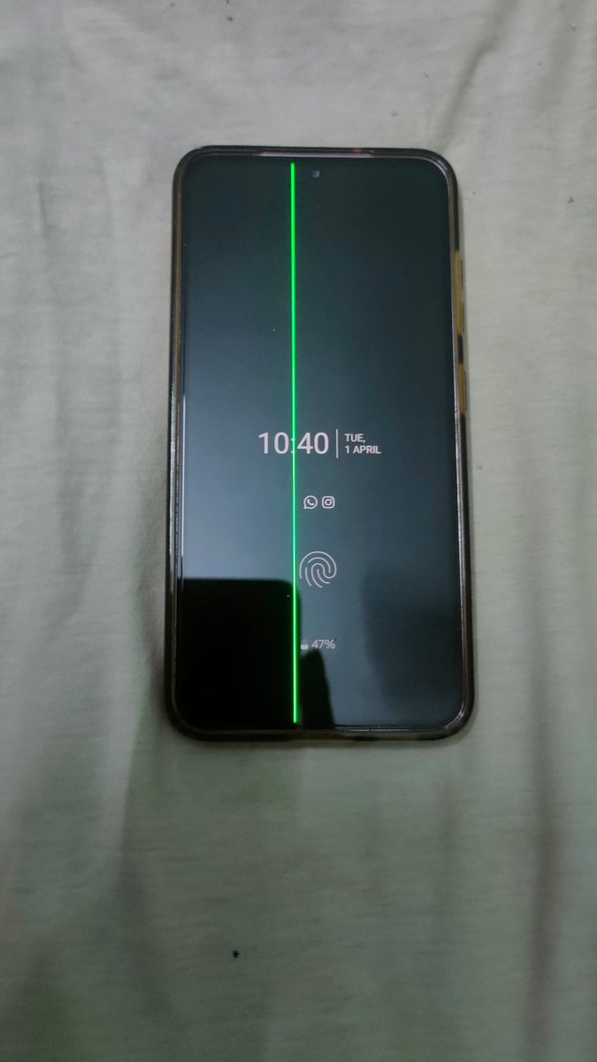 Sangeet96118166's tweet image. After the latest software update, my #GalaxyS23 started showing a random_ green line on the display. How can we trust @SamsungMobile when even_ premium phones fail like this? #Samsung #ScreenIssue #Disappointed
@SamsungIndia 
@SamsungMobile 
@Samsung