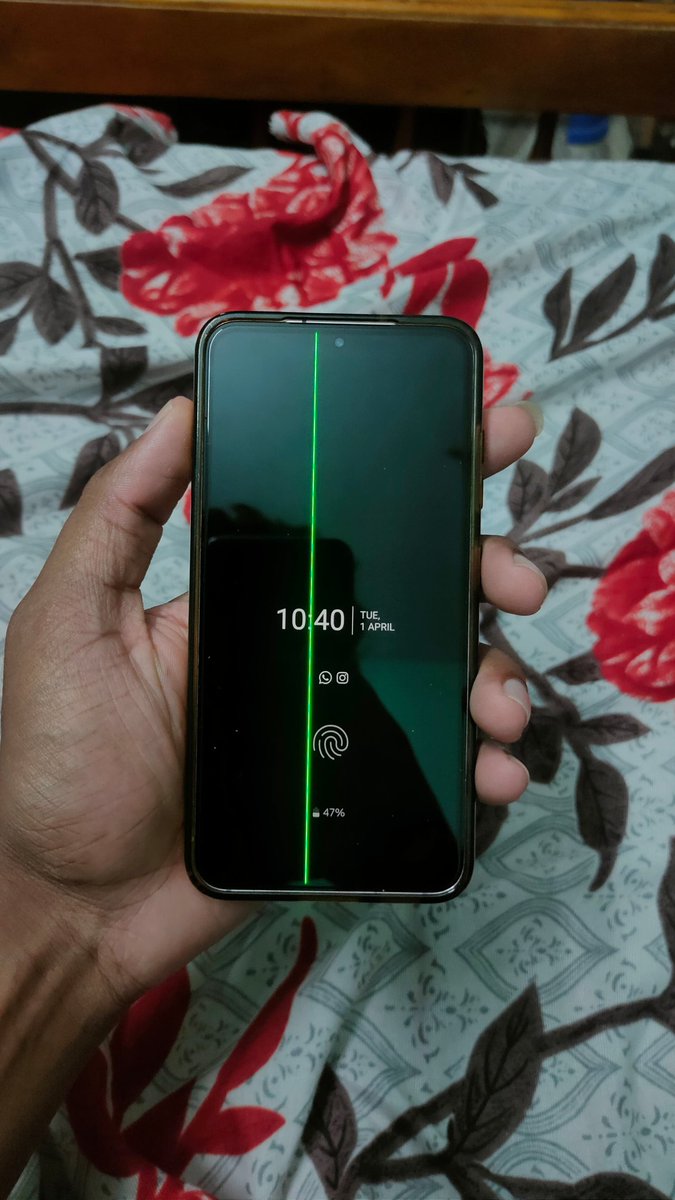 Sangeet96118166's tweet image. After the latest software update, my #GalaxyS23 started showing a random_ green line on the display. How can we trust @SamsungMobile when even_ premium phones fail like this? #Samsung #ScreenIssue #Disappointed
@SamsungIndia 
@SamsungMobile 
@Samsung