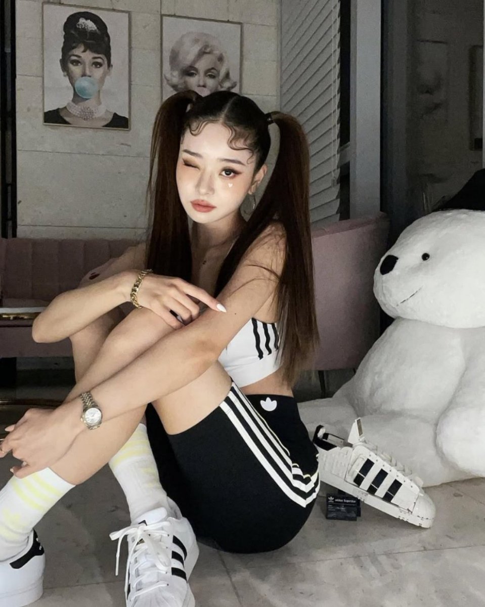 ㅤ
ㅤ
ᅠᅠᅠㅤ     ˳ㅤ   ۟    𝒜𝑛𝑔é𝑙𝑖𝑞͡𝑢𝑒ㅤ  𝅼    ᡣ𐭩     ۟

 ᅠㅤ    Serving looks that could send you
ᅠ  ㅤ    straight to the emergency room.
ㅤ
ㅤ