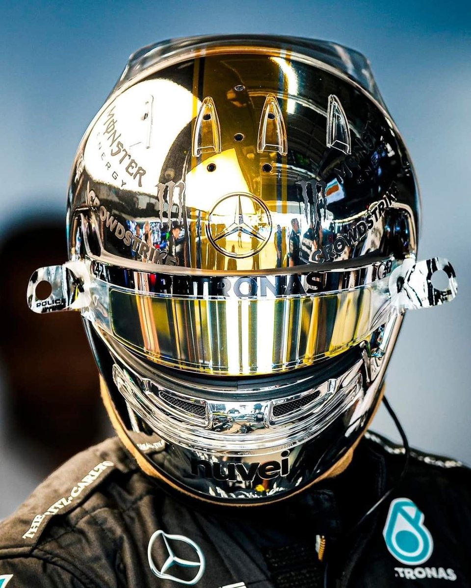 mercedarri's tweet photo. lewis hamilton’s helmet livery in suzuka https://t.co/Jg6k0ml59e