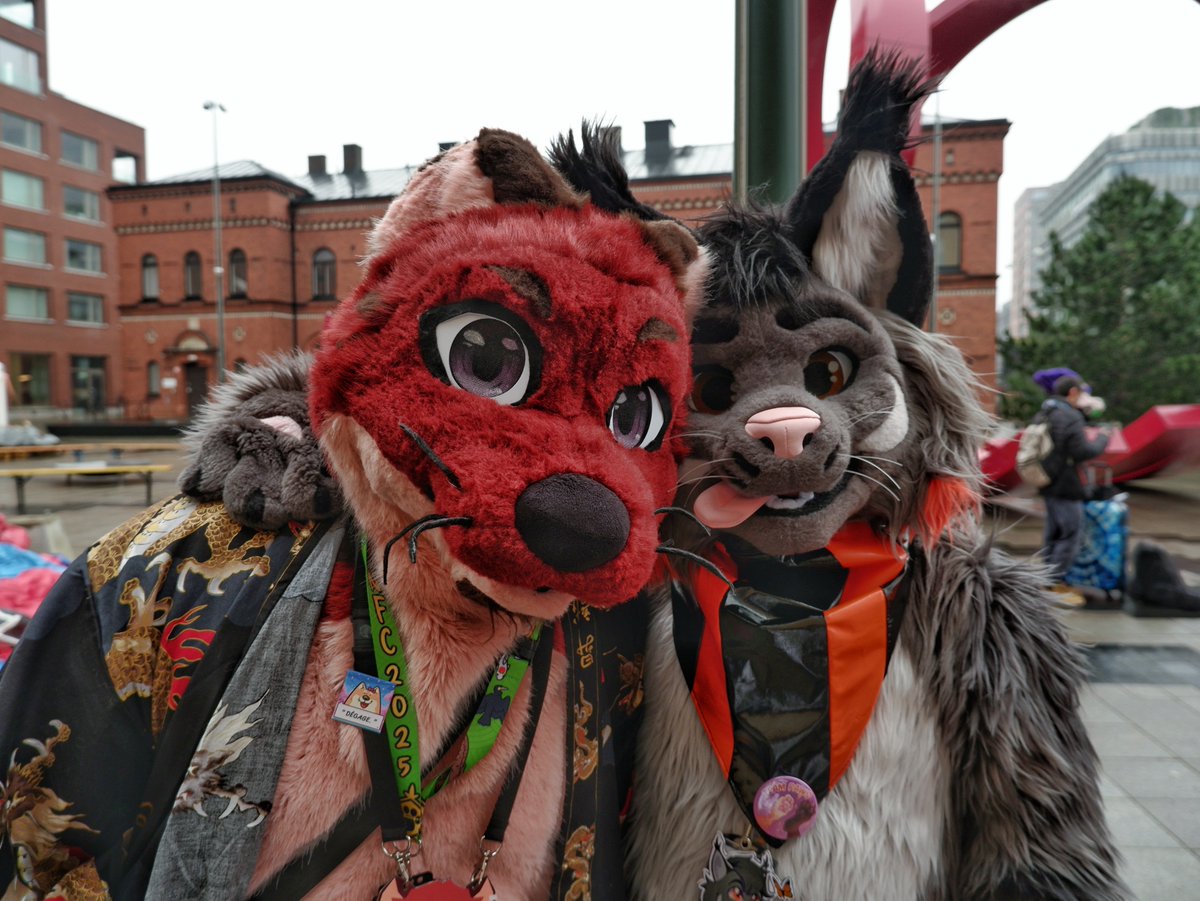 Krymson_K's tweet image. The "I give my phone when I fursuit to get some lil pics but I forgot them after and re discover them a month later" are the silly pics I like! Haha ✨🔥
with :
@run_charizard
@NoxeroWolf
@riukkosama
@FuzzyCodec