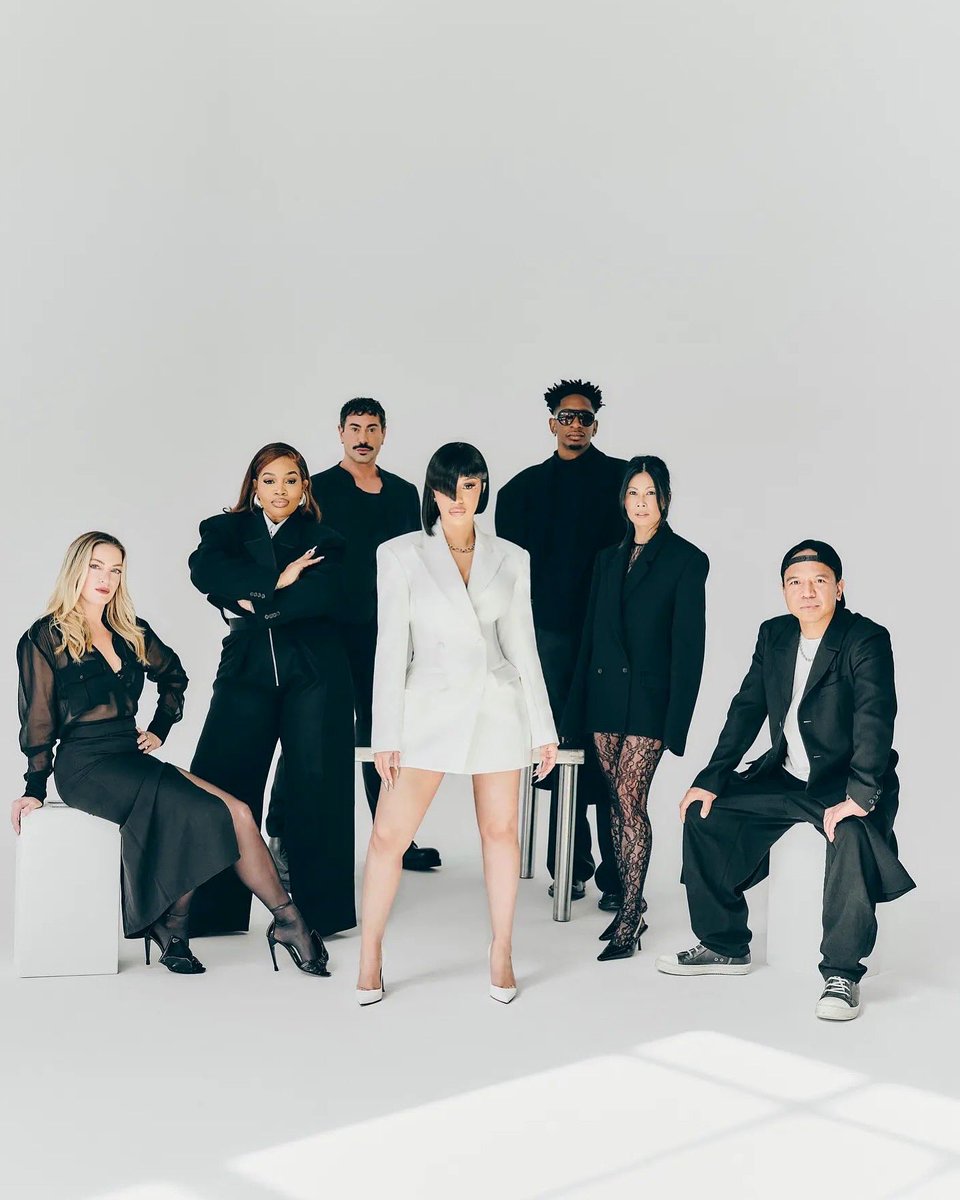 iamkingpee's tweet image. A year and a half it’s taken to build this ventureship! Real equity! Real ownership! We stood on business so much, we birthed a joint venture with a multi-billion dollar partner and with multiple categories in apparel and in beauty! To be doing it with my day ones is the realest!
