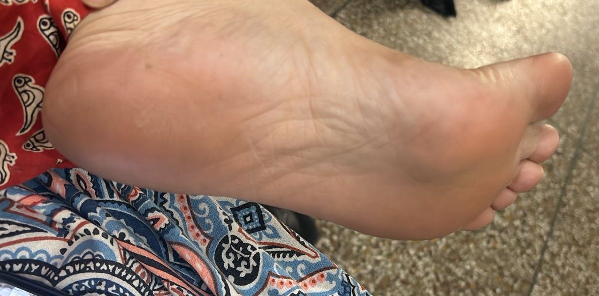 Every time I came to #Bangalore I enjoyed.From this month I'm planning to conduct session on regular basis. Its golden opportunity for my Bangalore slaves to serve the real domina. I will come on individual bookings or group of bookings. Msg me to discuss #footfetısh #findom