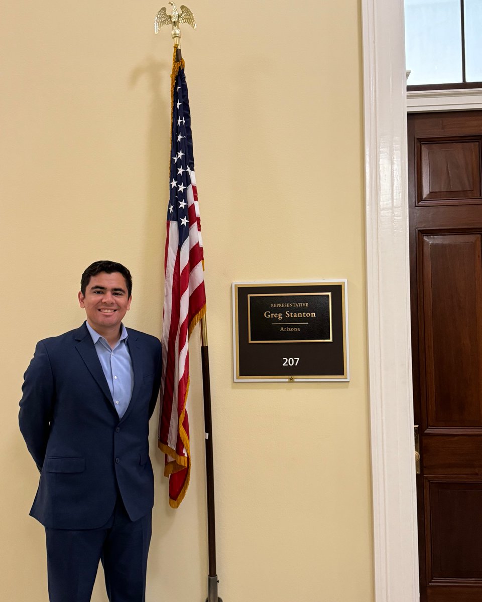 AZRegents's tweet photo. Today, Student Regents Zaragoza and Fisher met with the offices of @SenMarkKelly, @SenRubenGallego and @RepGregStanton about the importance of FAFSA and federal student aid.

Countless Arizonans rely on the Pell Grant and other student aid to pursue college or career school. https://t.co/b2PcyIYHnV