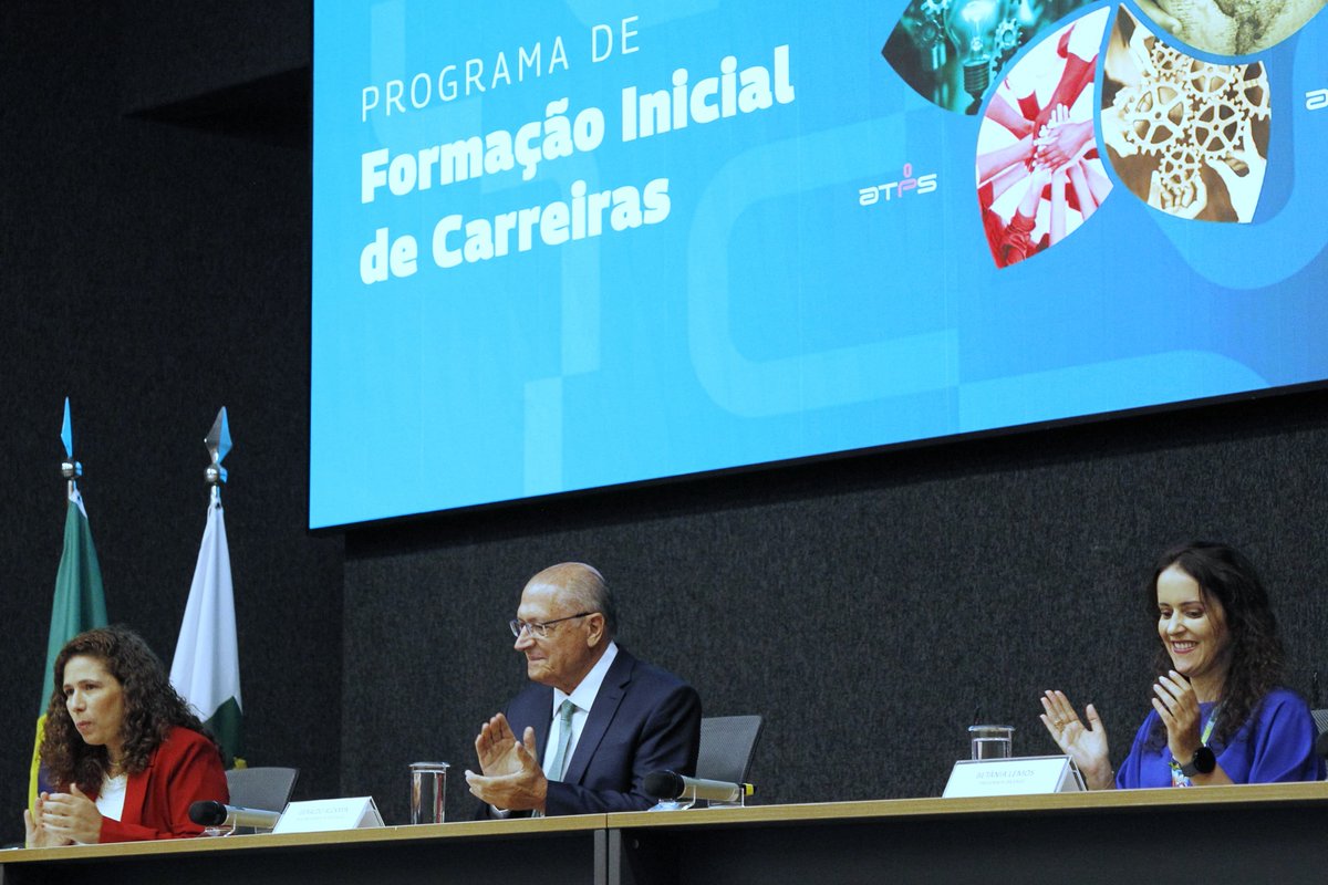 gestaogovbr's tweet photo. Boa tarde! ☀️
Estamos na sede da @EnapGovBr para participar da cerimônia de abertura do Curso de Formação Inicial para as Carreiras de Especialista em Políticas Públicas e
Gestão Governamental (#EPPGG) e Analista de Comércio Exterior (#ACE).
Acompanhe com a gente! 😉🧶 #CPNU https://t.co/kokxyiHHSG