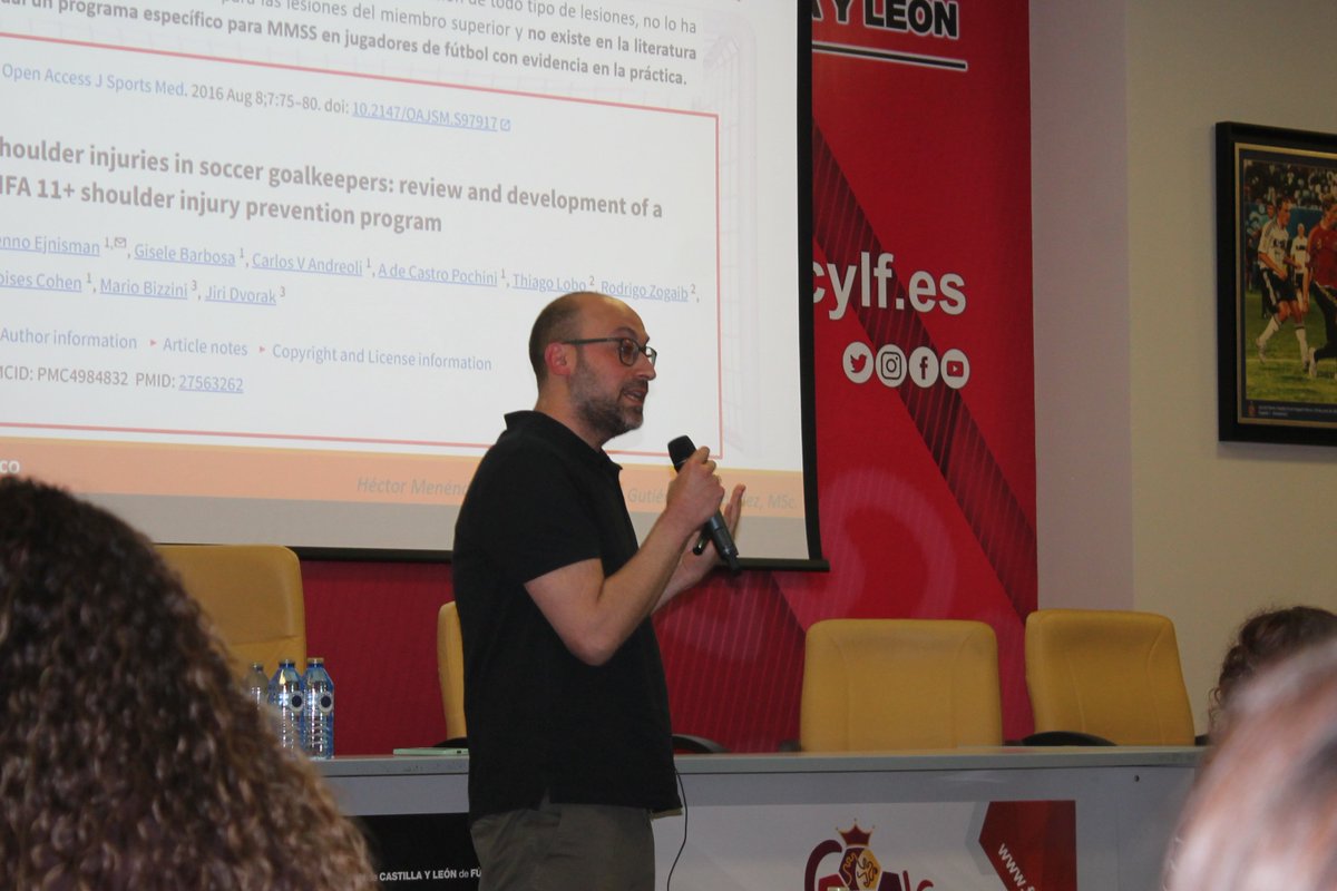FCyLF's tweet photo. ENTRENADORES / @FCyLF 

⚽️Jornada para entrenadores y preparadores físicos en #RFCYLF con Raúl Zarzuela, Héctor Menéndez, David Gutiérrez y Joselu Quintero exponiendo sobre prevención y abordaje de lesiones en fútbol 📸 https://t.co/DZGQXnKCPh