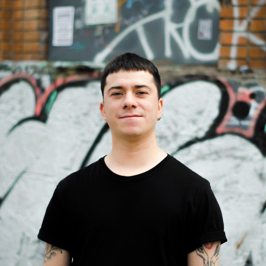 Nuestra novedad de abril, de Tomás García, recupera las voces de las mujeres que arriesgaron sus vidas para ayudar, proteger y resistir con valentía en la lucha contra la dictadura cívico-militar de Pinochet. Desde esta semana en librerías.

#libro #memoria #Dictadura