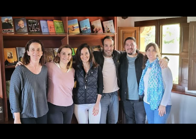 ✨ Encuentro Vocacional Profesional en Son Bono .

El fin de semana, profesorado y PAS han hecho un alto en el camino para preguntarse  qué nos mueve en nuestra vocación profesional. 

Seguimos caminando con más claridad y renovados en nuestra misión.
#identidadmontesion