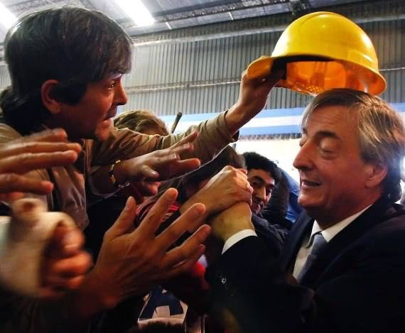 Hay una frase que escuchamos siempre entre compañeros y compañeras: “Hay que volver a enamorar al pueblo”. Pero… ¿si la pregunta es otra? ¿si el problema no es el Pueblo, sino nosotros?