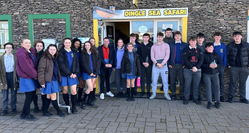 Bhí ana lá ar fad ag bl5 GCAT (LCVP) le déanaí nuair a thugadar cuairt ar Sea Safari an Daingin.  Thug iardhalta Jamie Ó Flannúra léargas iontach dóibh maidir le fiontar.  Ní gá an baile a fhágaint don saineolas!  Buíochas a Jamie.