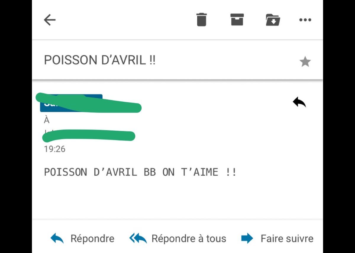 never3verland's tweet photo. elle vienne de me faire pleurer comme une merde au bar pour un poisson #davril les pires copines ou pas la team😂😂😂😂😉😉 https://t.co/fRWgARPswe