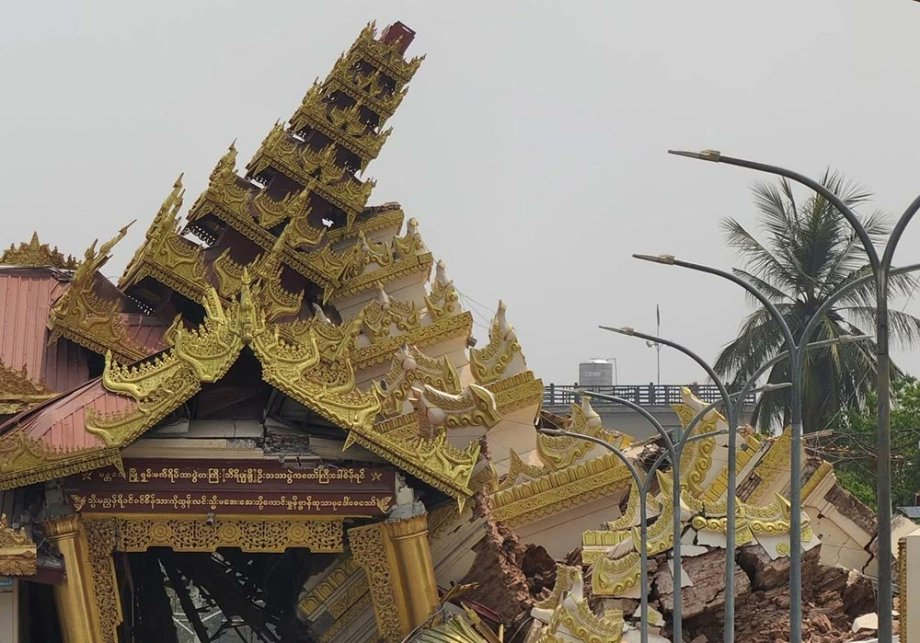 Crypt_Global's tweet photo. Mandalay, Myanmar: Palaces and pagodas severely damaged after 7.7 magnitude earthquake. #MyanmarDisaster #MandalayDamage #GF38FCL https://t.co/85hHMJwnlw