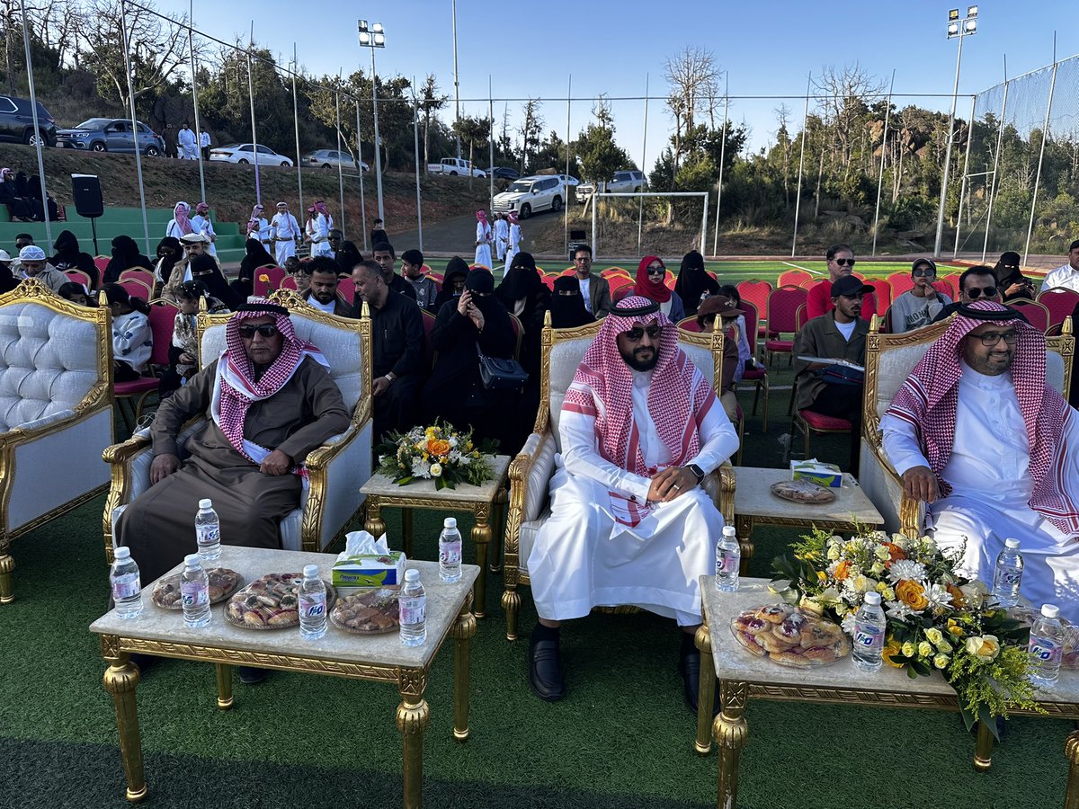 #بلدية_محافظة_بني_حسن بحضور سعادة وكيل محافظة بني حسن الاستاذ / حسين الزهراني و مساعد رئيس البلدية المهندس/سعد أحمد آل شقاف يشاركون أهالي المحافظة بحفل المعايدة السنوي بمناسبة #عيد_الفطر_المبارك بمنتزه الأمير مشاري . 🎁✨

#الباحة_بهجة_العيد
#أمانة_منطقة_الباحة