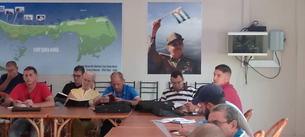AntonioRdguezR's tweet photo. Junto al #VPP del GAE, el Director General de #ALMEST, el Presidente del #OSDEAyS, chequeamos las acciones que se ejecutan, en el municipio #Caibarien, para mejorar el abasto de agua, el drenaje y alcantarillado, se avanza en lo planificado #CubaViveYTrabaja #INRHCuba https://t.co/0zza05jjIw