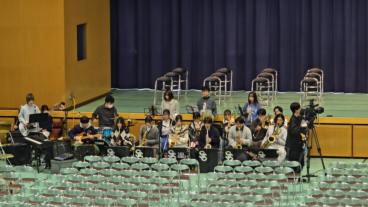 WelcomeStack25's tweet image. 2日はいよいよ入学式🌸
入学される皆さんおめでとうございます!!
Stackは入学式で演奏いたします!
お楽しみに!!
画像はリハーサル時のものです♪*゚
#春から都市大 #ビックバンド #ジャズ