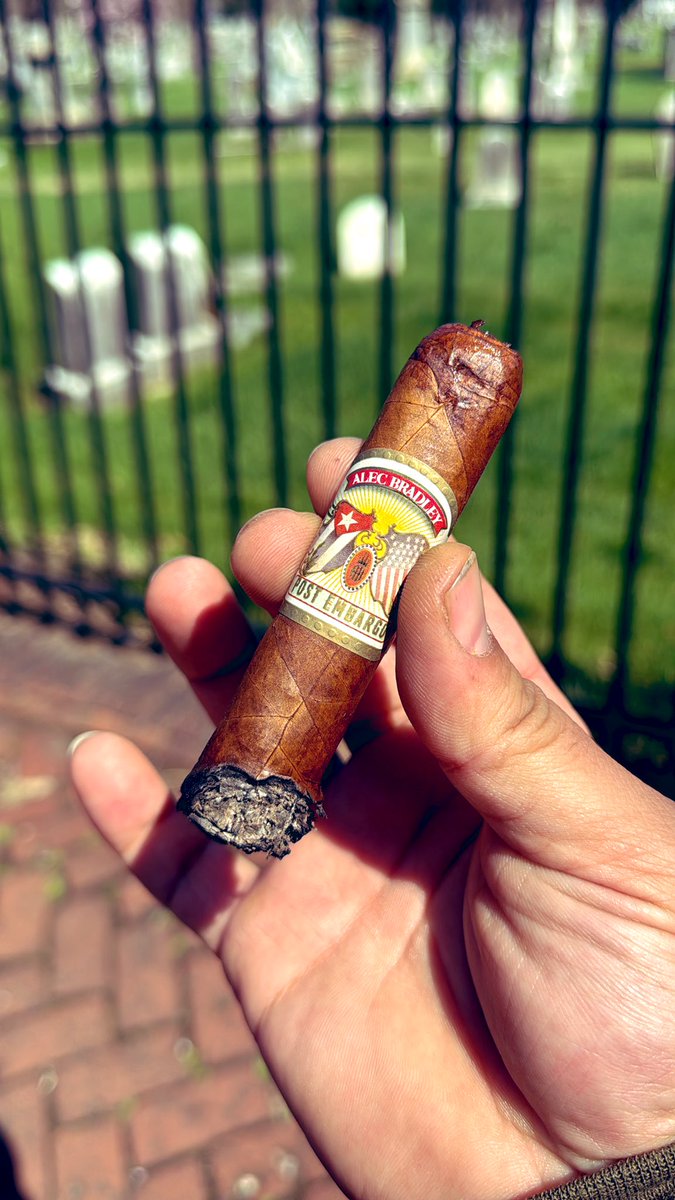 angel_ams_media's tweet photo. Reflecting on history with an Alec Bradley Post Embargo  a perfect smoke for a quiet moment in Fargo’s serene setting. #AlecBradley #PostEmbargo #CigarLife #FargoMoments #CigarLovers #SmokeInStyle @HoltsCigar https://t.co/iz0mb50ZBx