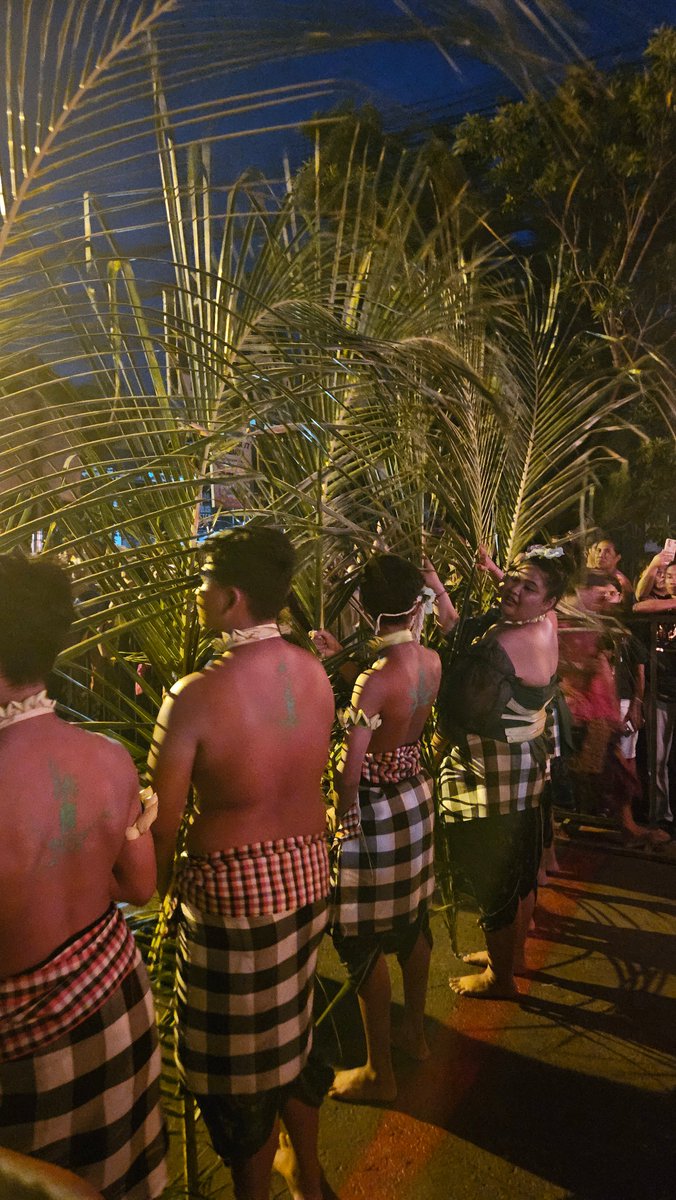 ArtemNovatorTv's tweet photo. Bali’s demons don’t hide—they’re paraded then banished.
The Ogoh-Ogoh ritual is pure theatre. Then: 24h of silence to trick evil spirits. 🎴
Deep dive: https://t.co/eVG8RwH7x3 https://t.co/rkHVh8dpBZ