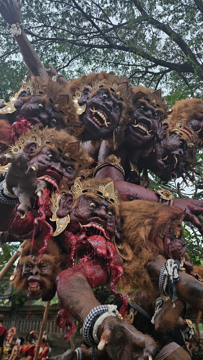 ArtemNovatorTv's tweet photo. Chaos → Silence:
🔥 Night: Ogoh-Ogoh monsters rage.
🌑 Day: Total stillness. No flights, no WiFi, no stepping outside.
Bali’s Nyepi is surreal.
📅 March 28, 2025: https://t.co/eVG8RwH7x3 https://t.co/BrpsHyuUkd