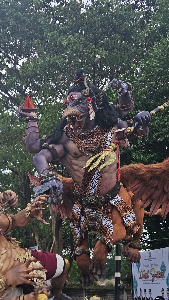 ArtemNovatorTv's tweet photo. Would you survive 24 hours with #NO lights, #noise, or internet?
#Bali does it yearly—after a #night of giant #demon #parades. 👹
The #Nyepi tradition explained: https://t.co/eVG8RwH7x3 https://t.co/t2lW6wd3wh