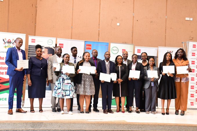 MakCoBAMS's tweet photo. .@ACCA_Uganda Career Workshop, 10 @MakCoBAMS students who obtained a First Class Honours Degree- Bachelor of Commerce during #Mak75thGrad held in Jan 2025 have been recognized for academic excellence & awarded certificates.@EdBbaale @ProfNawangwe @Makerere https://t.co/kdYd5m1GVE