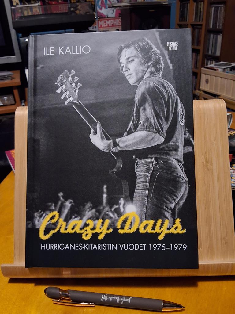 rockaholic67's tweet image. Vaikuttaa oikein hyvältä hankinnalta. #lukeminen #kirja #hurriganes #ilekallio #crazydays