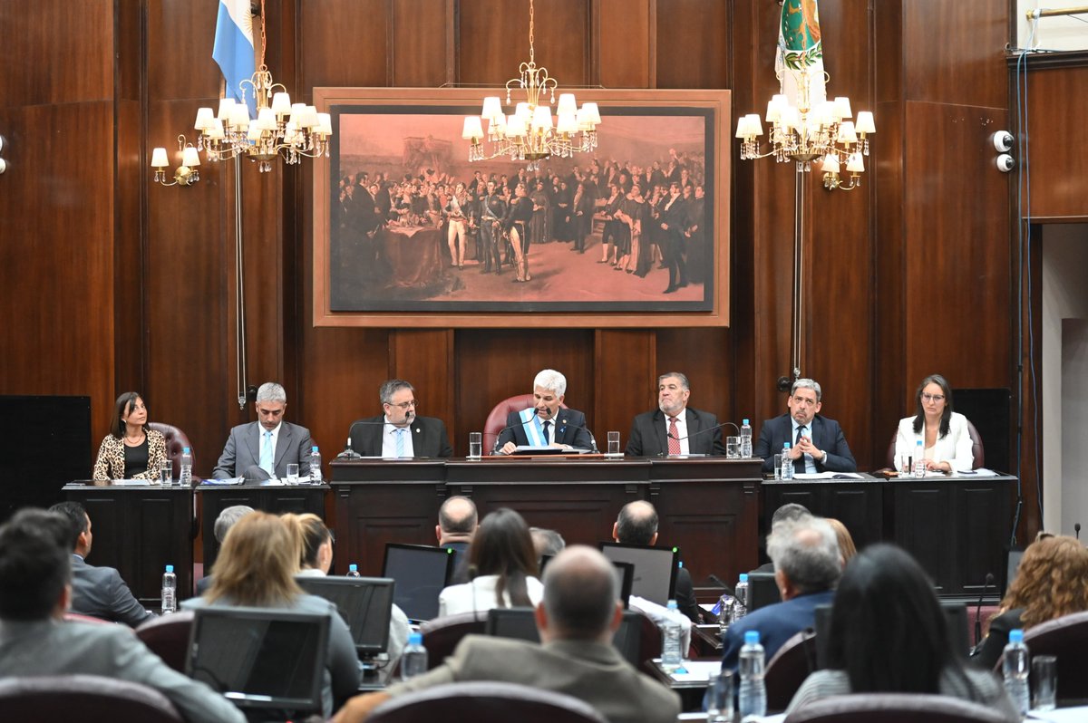 “El PANE, no estaba planificado como tal en nuestra plataforma electoral, sino que nace sobre las ruinas de la realidad económica y social que nos dejaron”

CLAUDIO POGGI
Gobernador de San Luis

38° Asamblea Legislativa en la Legislatura Provincial