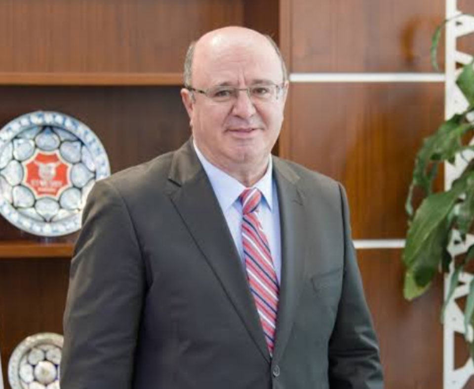 Çok değerli ESK Genel Müdürü,örnek insan,değerli dostumuz Mustafa Kayhan beyefendi vefat etmiştir.Çok üzgünüm.Allah rahmet eylesin.