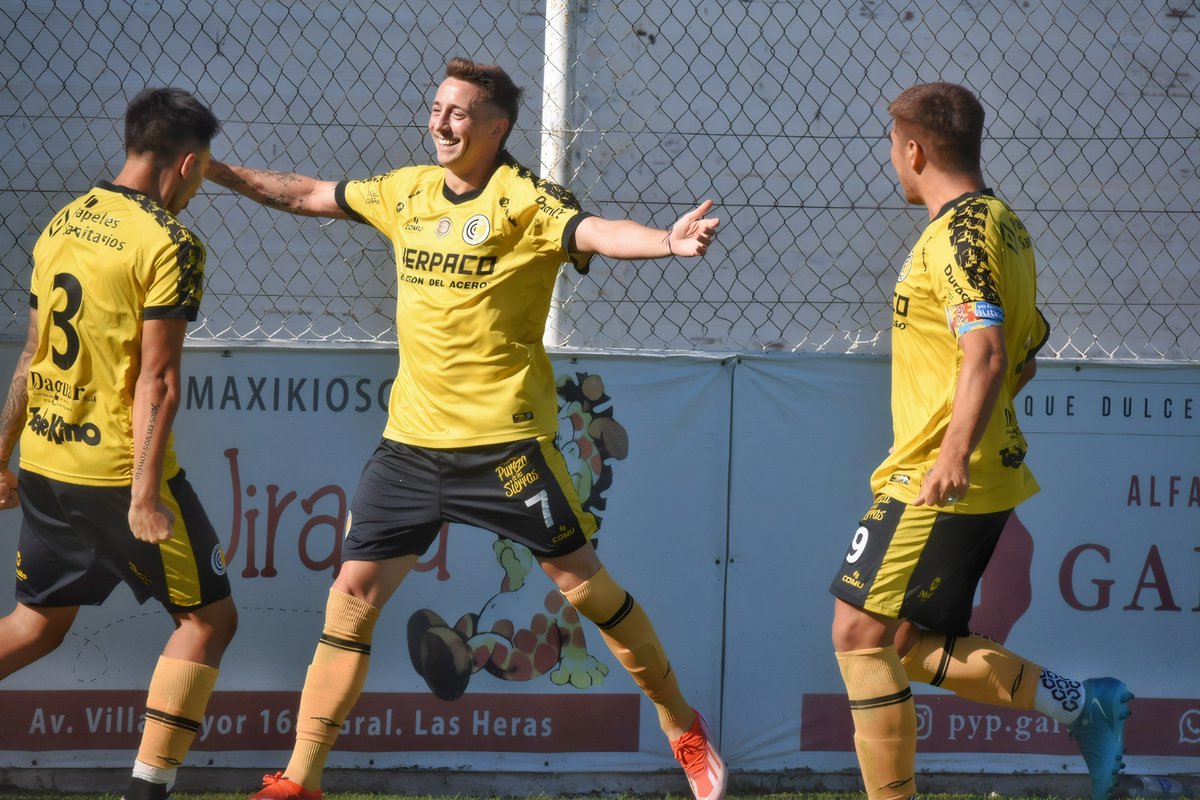 clubcomu's tweet photo. 📺 El abrazo de los Carteros: Di Lena, Tunessi y Sosa en modo Estudios Ghibli presenta. 😂

📸 ¡El viernes hay una nueva función en Agronomía, no te la pierdas! 

🔜 vs @CSyDFlandria
📍 Viernes, 20 hs. 

#TenemosClub 🌓 https://t.co/2KC0KDRqlR