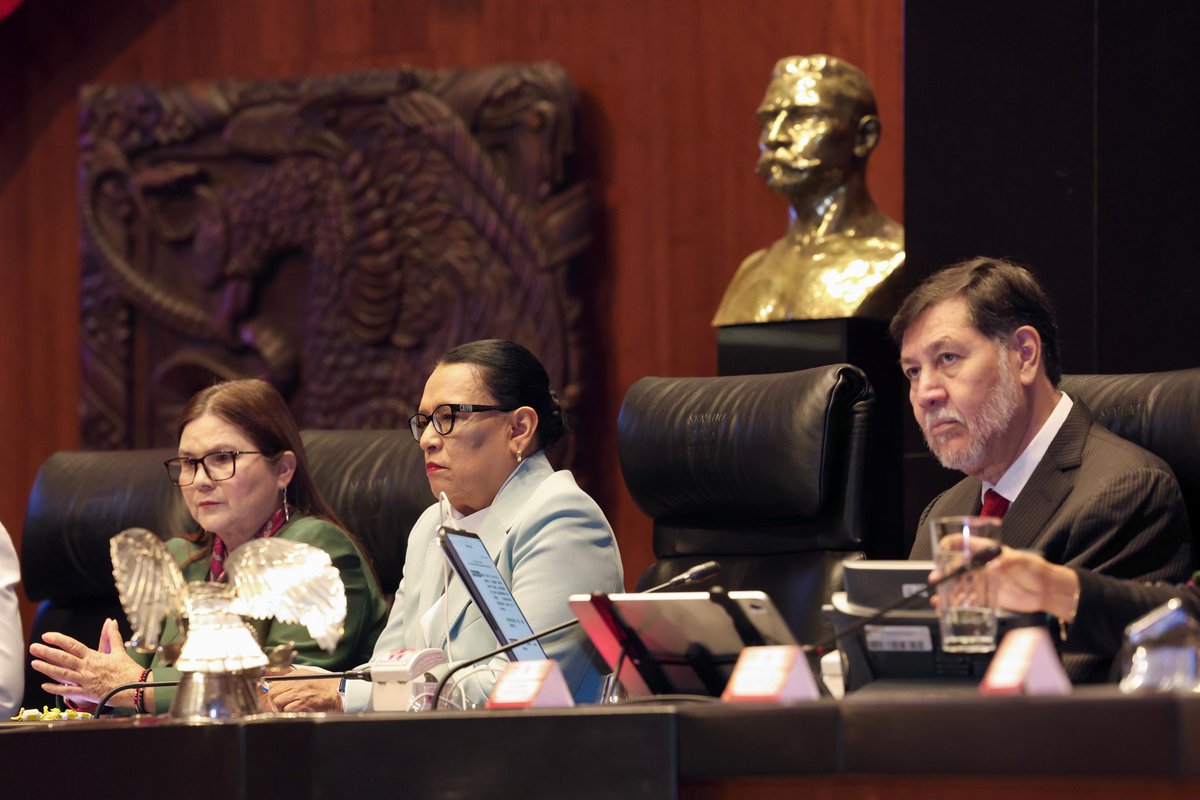 Un honor representar a la Presidenta <a href="/Claudiashein/">Claudia Sheinbaum Pardo</a> en la develación de la leyenda “Vicente Guerrero, afromexicano, consumador de la Independencia” en el Muro de Honor del <a href="/senadomexicano/">Senado de México</a>. 

#Hoy, como en los tiempos de la lucha por nuestra soberanía, tiene vigencia el principio