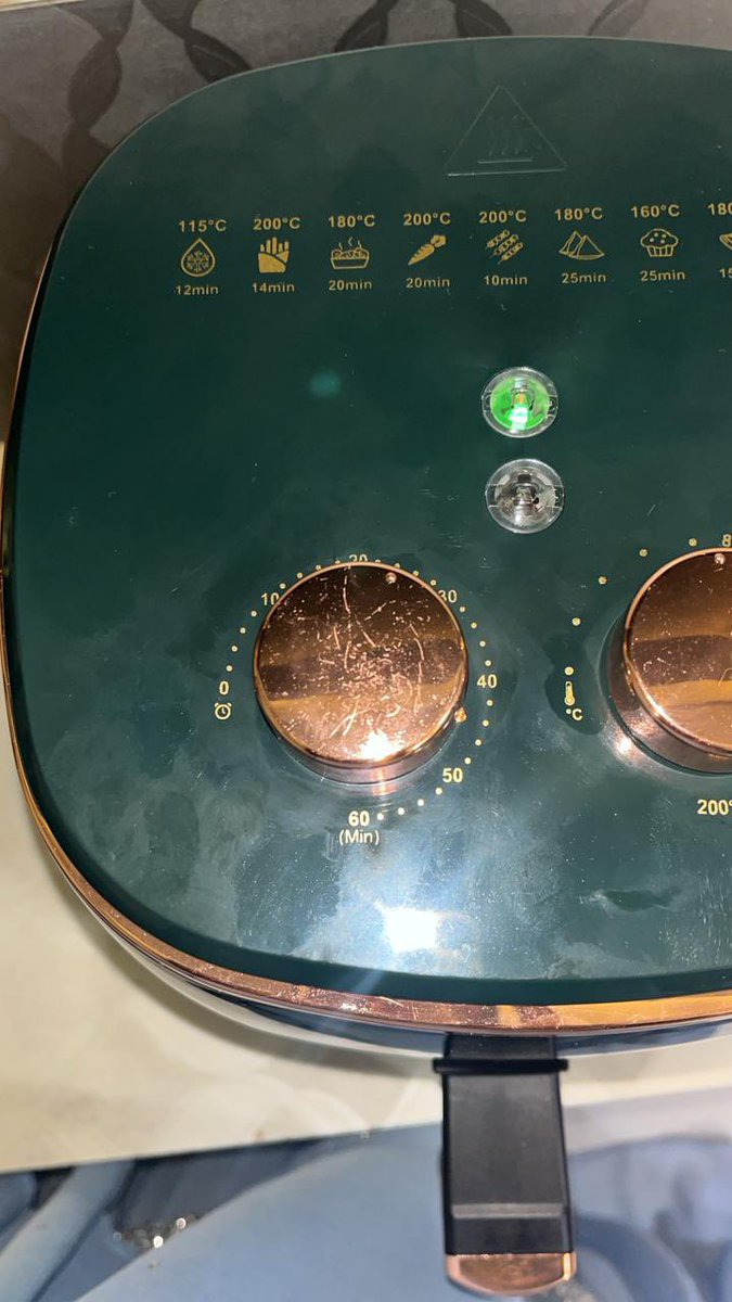 itzzzfarhan's tweet photo. I am extremely disappointed with the service I have received. Ordered Air Fryer and the product delivered to me was damaged.completely unacceptable. 
Details of the issue: 
Order Date: 31st March 2025
Order ID:  202400413255560

@Swiggy @SwiggyInstamart https://t.co/UbyEPJpHXc