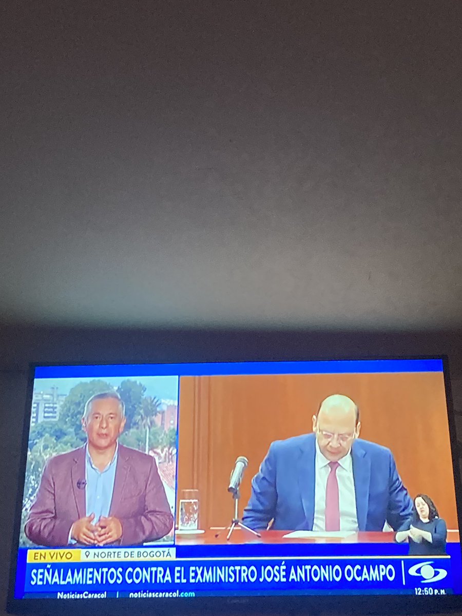 Sammylopez__'s tweet photo. @NoticiasCaracol  En ese concejo se habló de muchas cosas en favores y en contra de la administración de este actual gobierno para con el pueblo, pero por que hacen énfasis en los “ fallos” ? Que no se note la mala imaginen que le quieren dar, y por que en el gobierno pasado no? https://t.co/xwmRUPO83Y