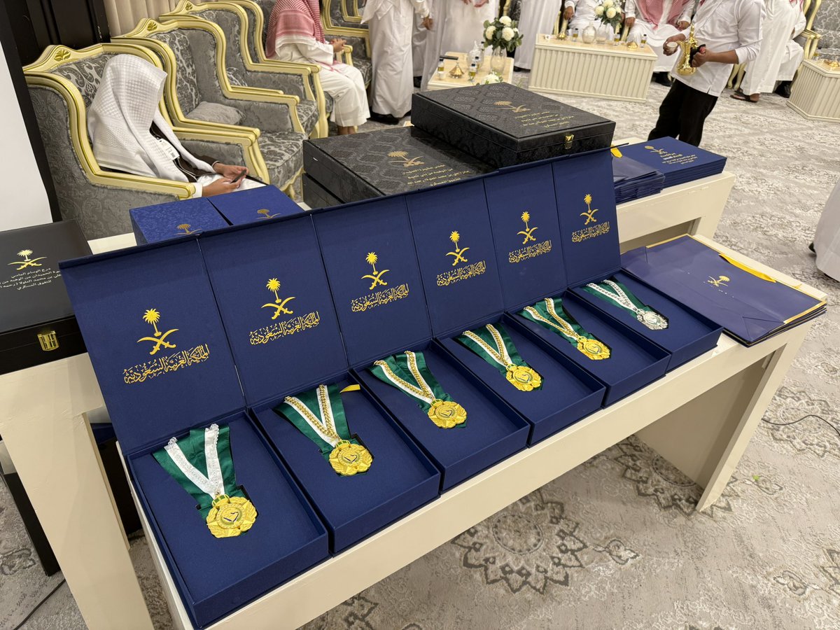 majgenAAA1's tweet image. #الرس_القصيم
#عشيرة_الحميدان_من_الوهبه
#بني_تميم
جانب من الاجتماع السنوي للعشيرة
بمدينة الرس ثاني عيد الفطر
ولله الحمد تم تكريم ابناء العشيرة
من العسكريين بجائزة
الوالد/ #علي_بن_محمد_العلولا
للتفوق العسكري وللسنة
الخامسة عشر على التوالي.
اعاده الله علينا وعليكم بالصحة والعافية