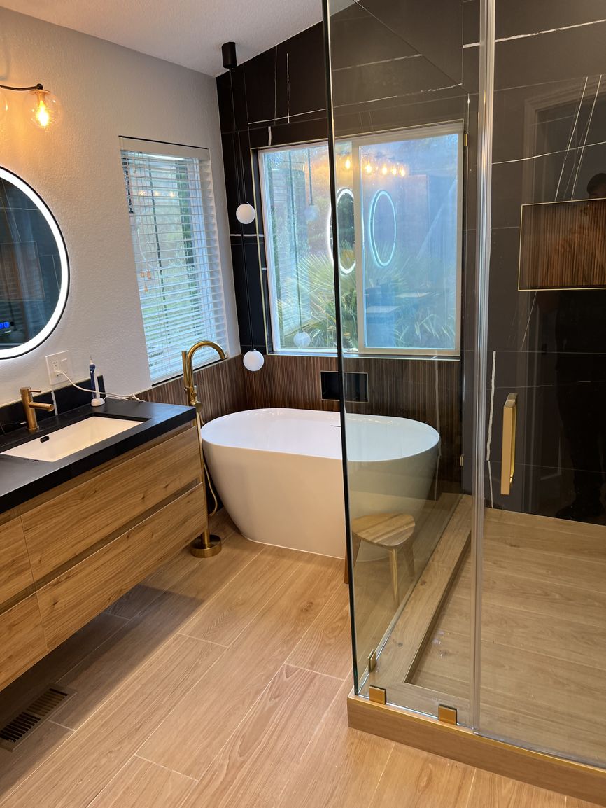 DesignByMandM's tweet image. Make your bathroom your favorite space! Our bathroom remodeling service delivers stunning upgrades that make an impact. Get in touch with us today for a custom quote!

#BathroomRemodeling
designbymm.pro/bathroom-remod…