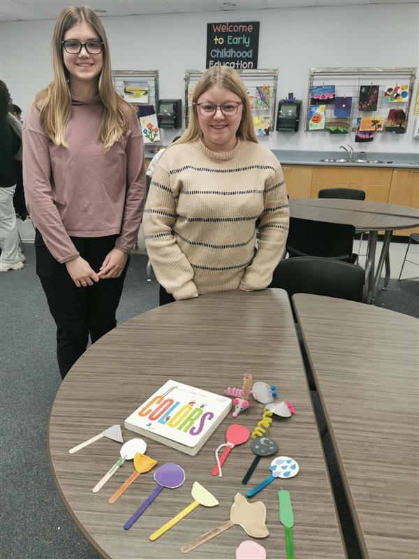 Classroom experiences at SLC are a fun time too!  Check out some of our CICE students as they hands on learning in their elective classes - below we have students in ECE and Nutrition classes demonstrating their learning! 🤩👏🧠