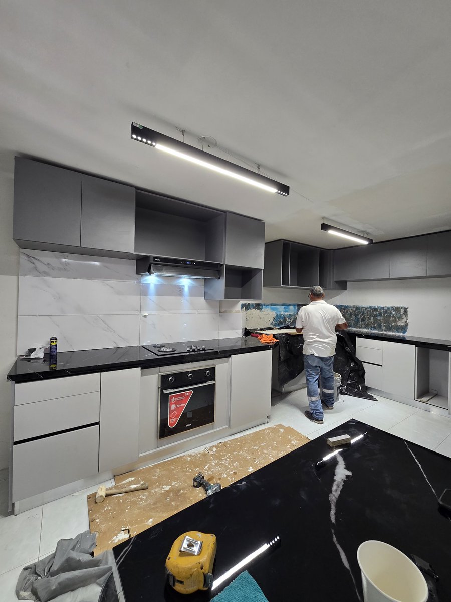 GrecosAE's tweet photo. Y ahora seguimos con el BackSplash ❤️

#panama #grecos #mantenimiento #inspecciones #arquitectura #ingenieria #instalacion #renovation #cocina https://t.co/MefazJOGva