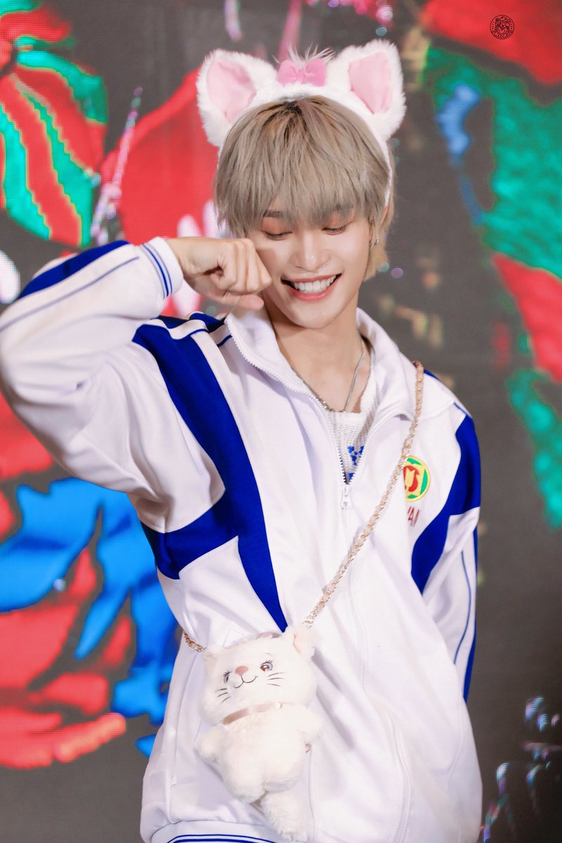 Jsababy's tweet image. #WayV #威神V #웨이션브이 
#양양 #YangYang #ヤンヤン #AprilFoolsDay