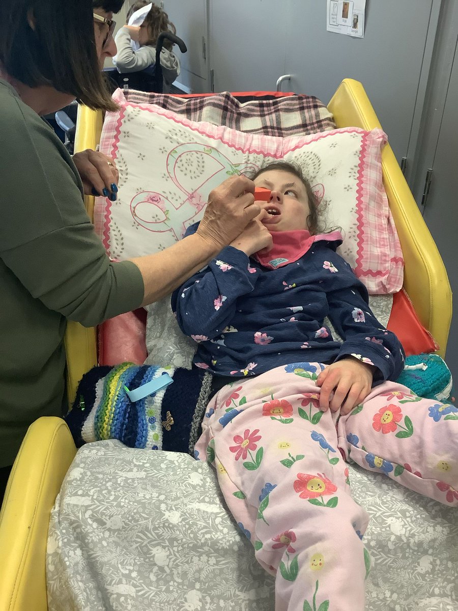 SelworthySchool's tweet image. Last week Grove 3 enjoyed a visit from Lush for Futures week.
We used our senses to smell and feel the products and then ours eyes and ears to watch and listen to fizzing bathbombs! Our classroom smelt great 😌 
#futureweek #visitingbuiness