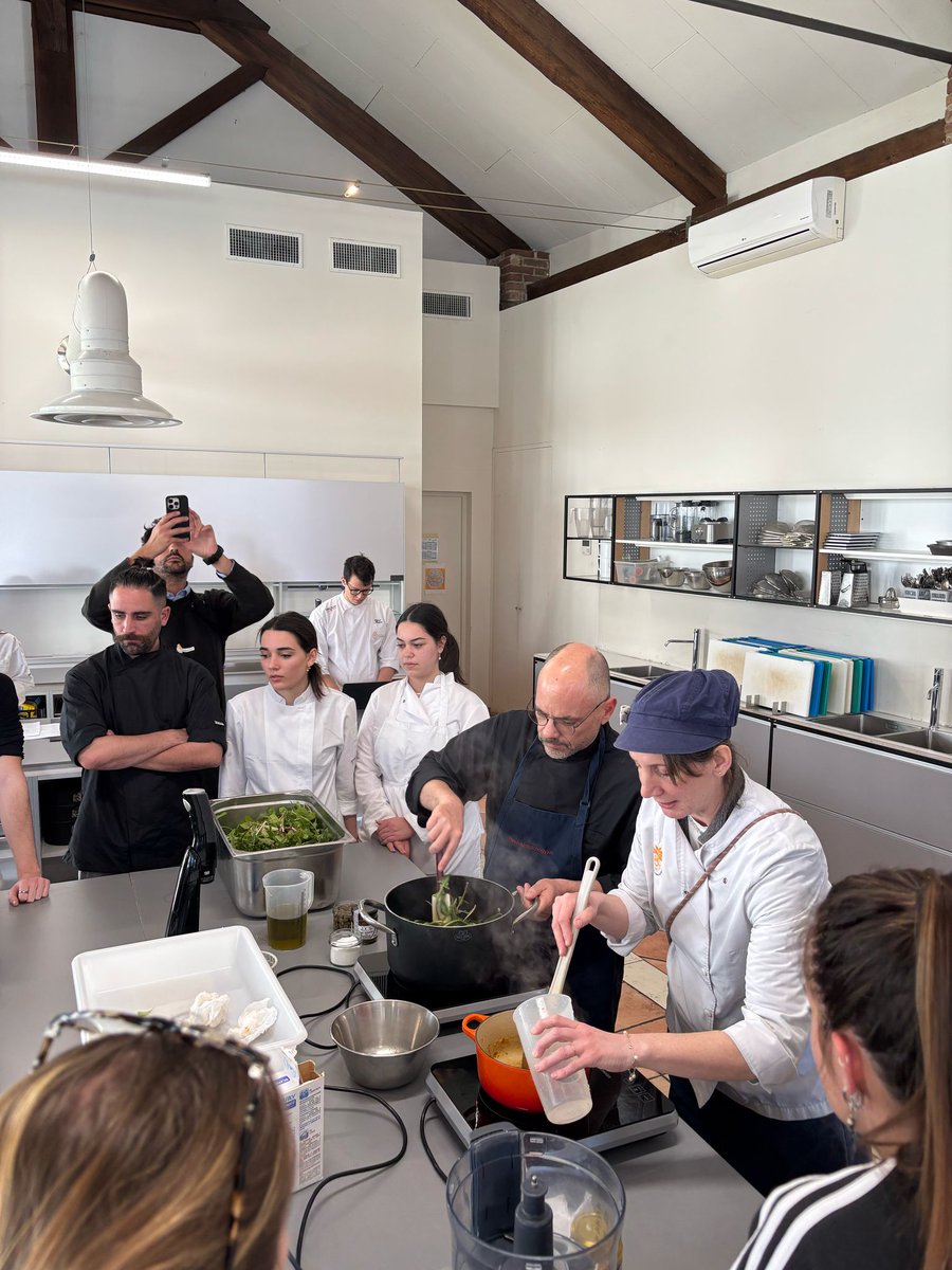 En el marco del proyecto europeo PROENGAT, cinco jóvenes participan en el programa Erasmus+
Abordarán cómo la gastronomía y Dieta Mediterránea pueden convertirse en una seña de identidad que impulsa la promoción y el desarrollo económico de un territorio.
#somosdietamediterranea