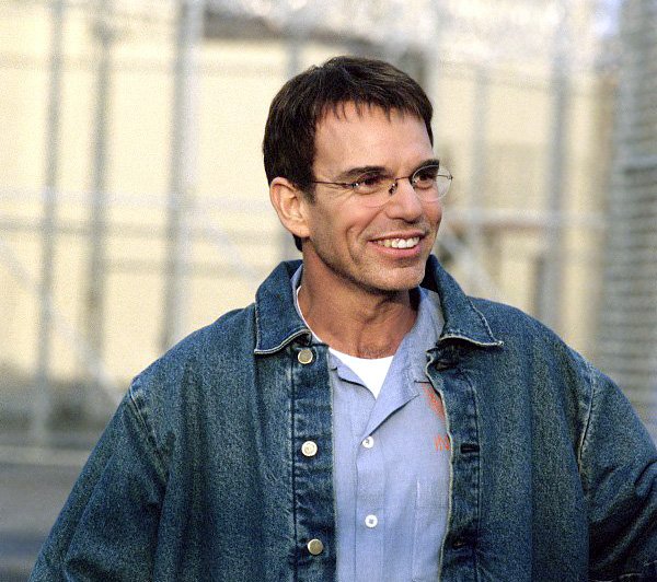 Женщины врут на тему высоких крепких красавцев с прямой осанкой. Вот вам сутулый дрищ и бывший муж Джоли