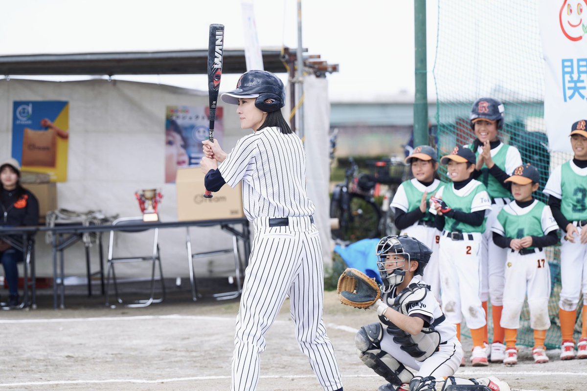 abctv_drama's tweet photo. ＼📽️初回放送まであと𝟱日🦸🏻‍♂️／

カウントダウンとともに場面写真公開👀

テレビ局政治部エース記者である
西郡十和子（#板谷由夏 ）と、
部下の小松崎実（#小関裕太 ）

テレビ局政治部なのになぜ野球…!?⚾️
その真相は放送でチェック✨

✧TVerのお気に入り登録はこちら
https://t.co/r8JETS8v48

新日10ドラマ『いつか、ヒーロー』
𝟰/𝟲 𝙎𝙏𝘼𝙍𝙏 日曜よる𝟭𝟬時𝟭𝟱分
@yukaitaya @yutakoseki