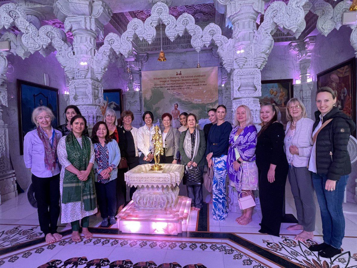 We are grateful to the esteemed members of the Consular League Houston in conjunction with @cgihouston for visiting us. Thank you for your time, support, and commitment to fostering strong community ties.

 #BAPSHouston #Community #Unity