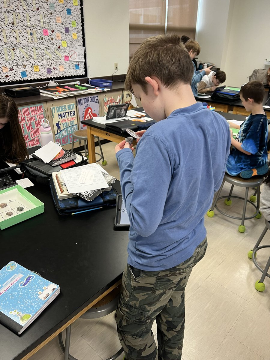 missgilbert110's tweet photo. Rock Investigations in Science today!! 🪨 https://t.co/iE4Ox0RNMK
